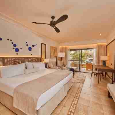 Secrets Bahía Real Resort & Spa Adults Only Rooms