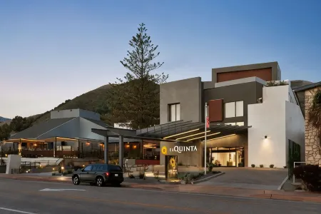 La Quinta Inn & Suites by Wyndham San Luis Obispo Downtown Отели рядом с достопримечательностью «Государственный университет Калифорния Политекник»