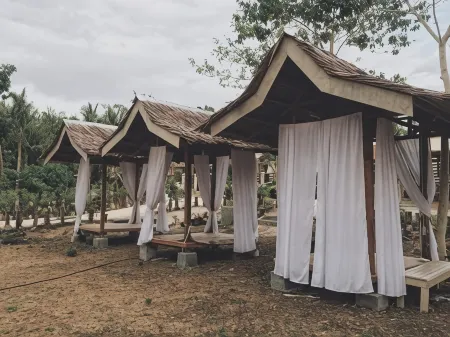 Gaea's Apartments Отели рядом с достопримечательностью «Либаонг Уайт Бич»