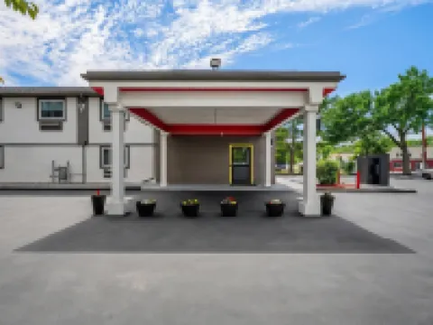 Super 8 by Wyndham Lewiston Auburn Area Hotels in Androscoggin County