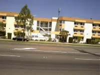 Bellflower Travel Inn