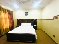 The Yak Motel Hotels near Manthokha Waterfall