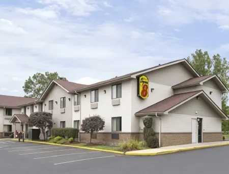 Super 8 by Wyndham Mentor/Cleveland Area Отели в г. Ментор-он--Лейк