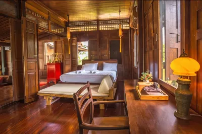Baankwaeom Boutique Homestay Amphawa บ้านแควอ้อม บูติคโฮมสเตย์ Hotels near Wat Ban Kluay