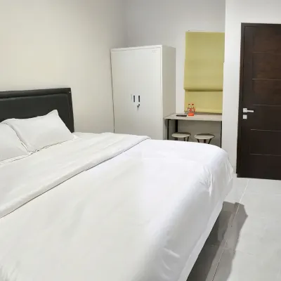 The Lenny Inn Hotels near Batu Raden