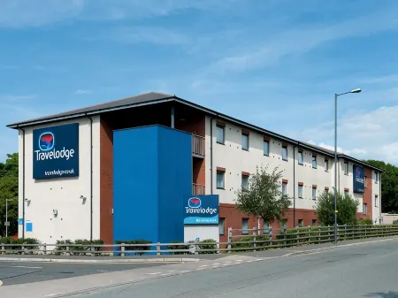 Travelodge Bromborough Отели в г. Хесуолл