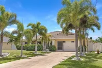 Sea La Vie 3/2 Pool & Jacuzzi Close to Downtown Fort Myers River District