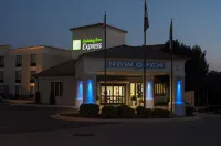 Holiday Inn Express Hickory-Hickory Mart Hotel dekat Catawba Science Center