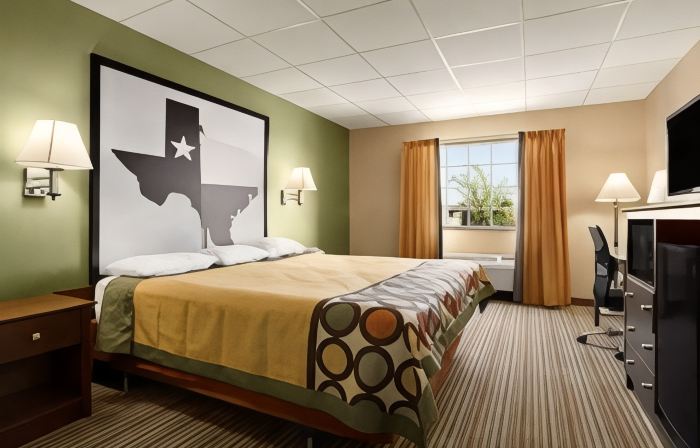 Super 8 by Wyndham Gainesville TX