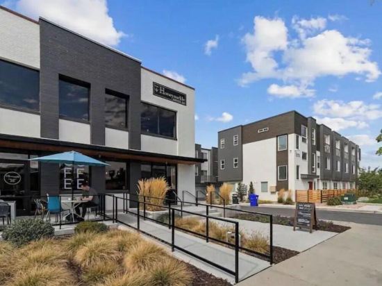 Ski Haven in the City -Spacious and Clean Townhome