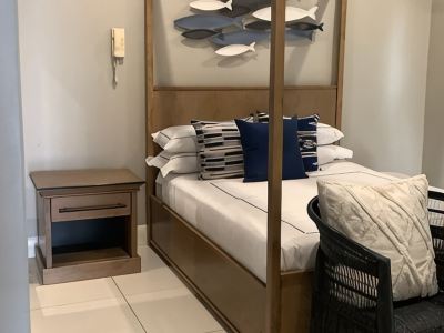 Superb beachside 3-bedroom apartment with WiFi in Durban