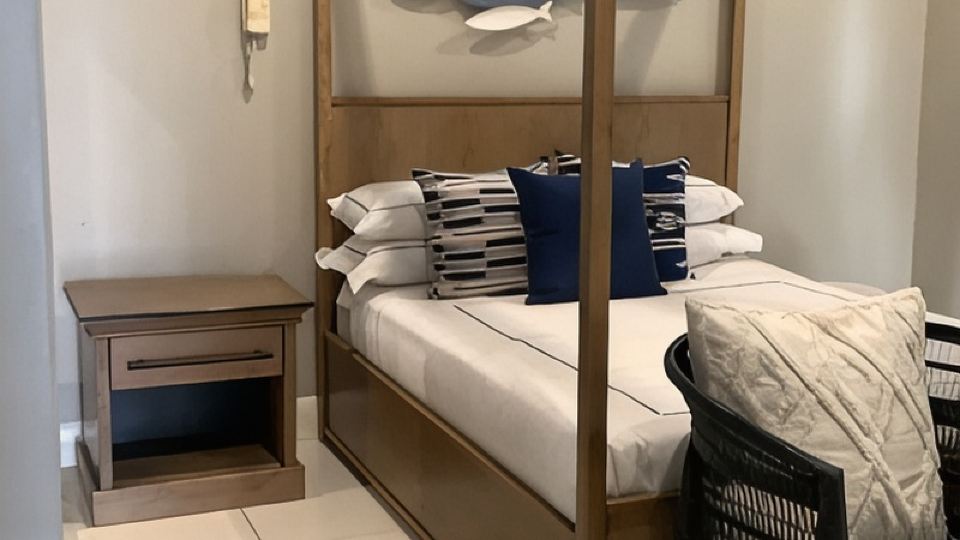Superb beachside 3-bedroom apartment with WiFi in Durban