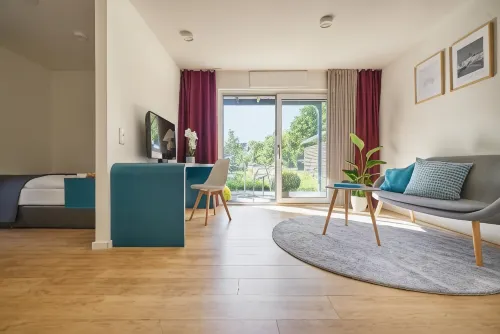 Seeger Living Premium West - Condos
