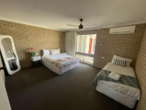 オルバニー アラワ モーター イン