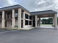 Days Inn by Wyndham Clinton - Wifi
