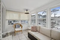 Oceanblock & Downtown Bethany - 2 bed / 1 bathroom with Private Sun Porch -  Ferienwohnungen