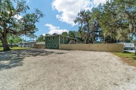 Multi Family waterfront house. Plenty of parking, close to springs.