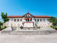 99 the Gallery Hotel Các khách sạn gần Đền Wat Lokmolee