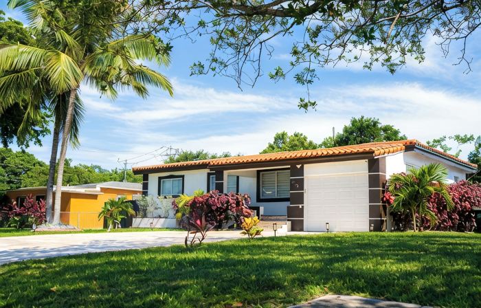 Charming 3BR Miami Home with Stylish Lounge, Coffee Bar & Peaceful Vibes