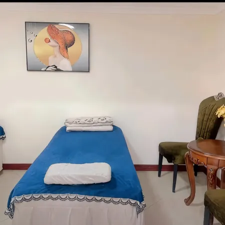 Heyizhige Hotel (Kelamayi West Ring Road)