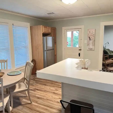 Enjoyable 3-bedroom house with AC in charming Van Buren