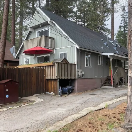 Quiet 1 Bdrm walk to beach & trails.  Close to ski areas.