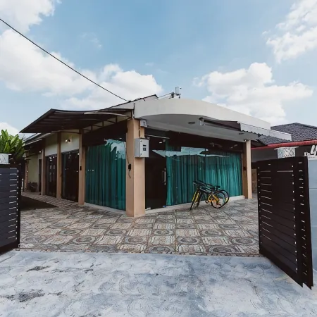 Loh Residence@Pinjistation (8pax 4br)