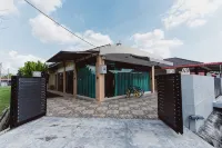 Loh Residence@Pinjistation (8pax 4br) - Villas