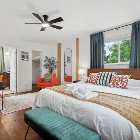 Family Home: Sleeps 12, Firepit, Games & Movie Room!