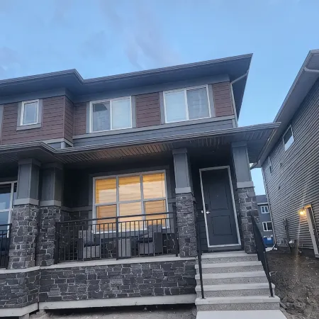 Brand New Beautiful Home with Electric Fireplace & Barbecue