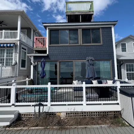 3 bedroom, waterfront cottage on the shores of the Chesapeake Bay.