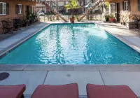 Entire  Fresno/Clovis 2 bedroom bungalow