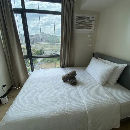 Gentry Manor - Modern 1BR Staycation  2 mins Walk to Okada - 6E