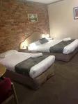 Pines Country Club Motor Inn