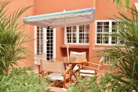 Stay at Casa Carnaval walking distance to Playa Moreno
