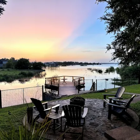 Private Gated Lake Buchanan Waterfront Retreat Sunset Views Hot Tub & Dogs