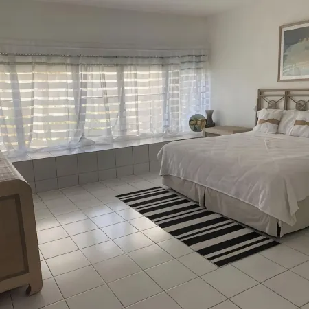 Oceanfront, 4 balcony condo: Stunning Sunsets