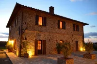 Podere Molinaccio - Luxury Tuscan-style Eco Villa with pool in Valdichiana のホテル