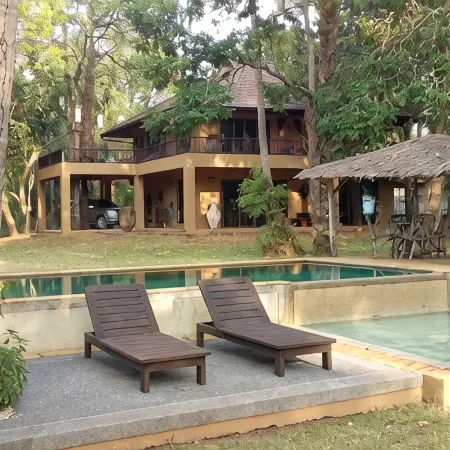 Melina's Beachfront Bungalows and Villa