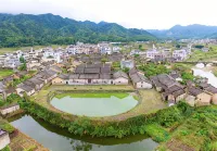 E-long Rayyon Hotel (Meizhou Fengshun Jiabaihui Hot Spring) - غرفة مطلة على الجبل
