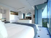 S.E.A B&B Hotels near Beibin Park Beach