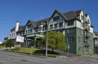 Eureka Inn, Trademark Collection by Wyndham - Kitchens