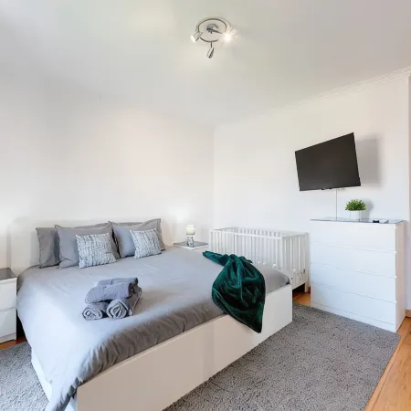 7min to the beach & 23min to Lisbon city, offering convenience & coastal charm