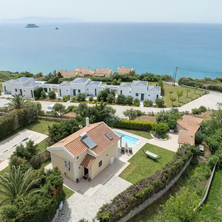 Avithos Beach 2 Mins. Private Pool & Garden. Airport 10 Minutes.