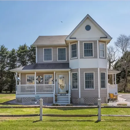Spacious Home Close to the Beach and Bay - 5 bedroom w/Separate In-Law Suite!