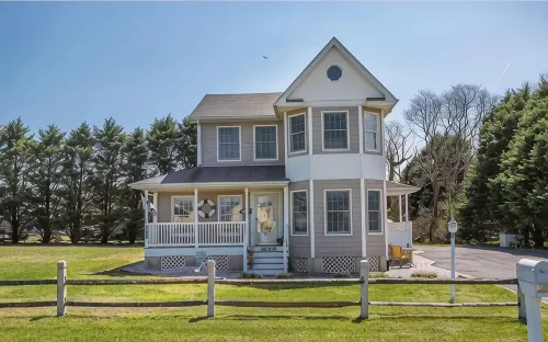 Spacious Home Close to the Beach and Bay - 5 bedroom w/Separate In-Law Suite!
