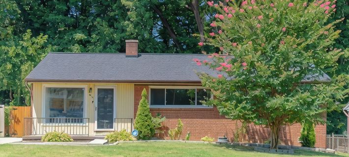 Cozy Pet Friendly 3BR - Fenced Yard - 1Mi HPU & DwnTwn - Furniture Market Hotels in High Point