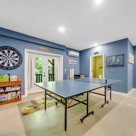 Spacious 3Br Lake Lure Retreat with Bunk Room Sleeps 15 -Family & Pet Friendly