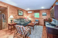 Fox Hole Cabin - Romantic Bungalow - Hike to Dozens of Waterfalls - Chalets
