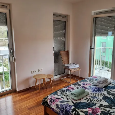 Big Sea View apartment within walking distance of the old town, beach and shops